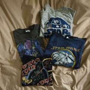 Star Wars Lot, 2 Sweatshirts, 2 Shirts.